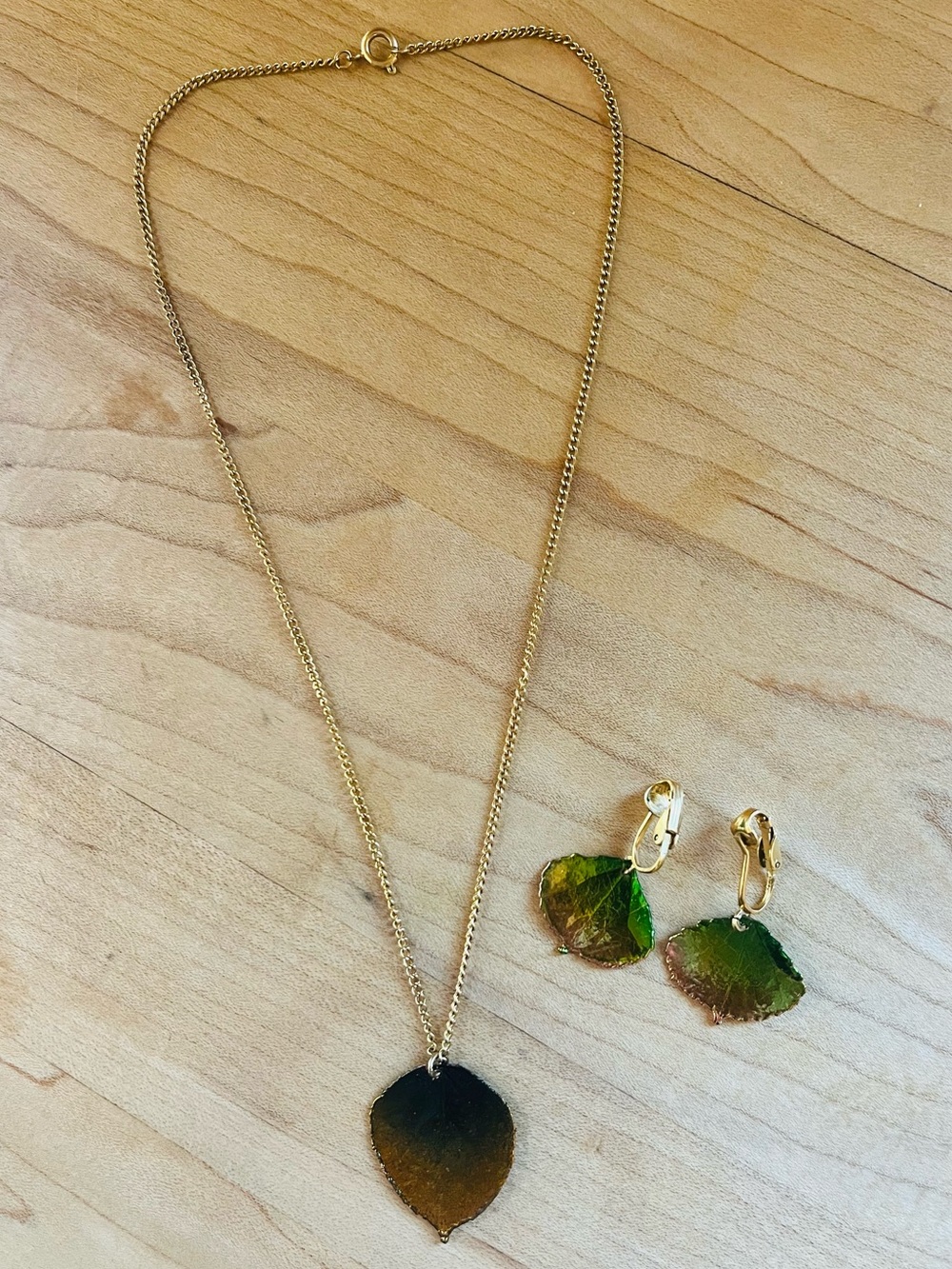 Vintage Resin-dipped Aspen Leaf Pendant Necklace and Matching Clip-on Earrings